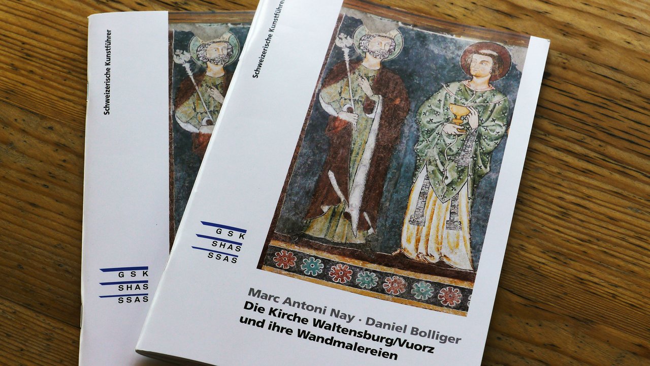 Der GSK-Kunstführer zur Kirche von Waltensburg zeigt Luzius und Florinus im Titelbild